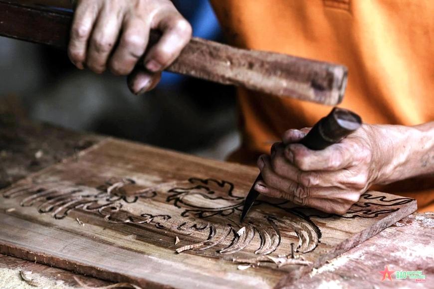 Vietnamese woodcraft artisan at work